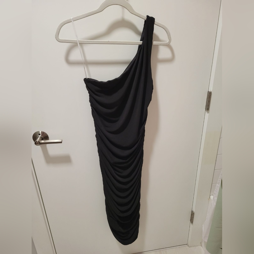 Lulu's One Shoulder Dress s. L